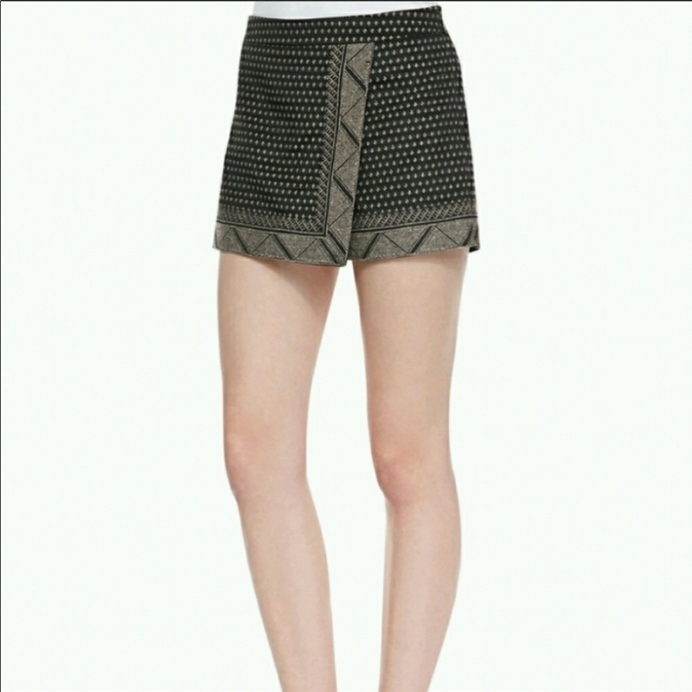 BCBG skirt/shorts XS✨